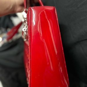 LARGE LADY DIOR BAG
Cherry Red Patent Cannage Calfskin